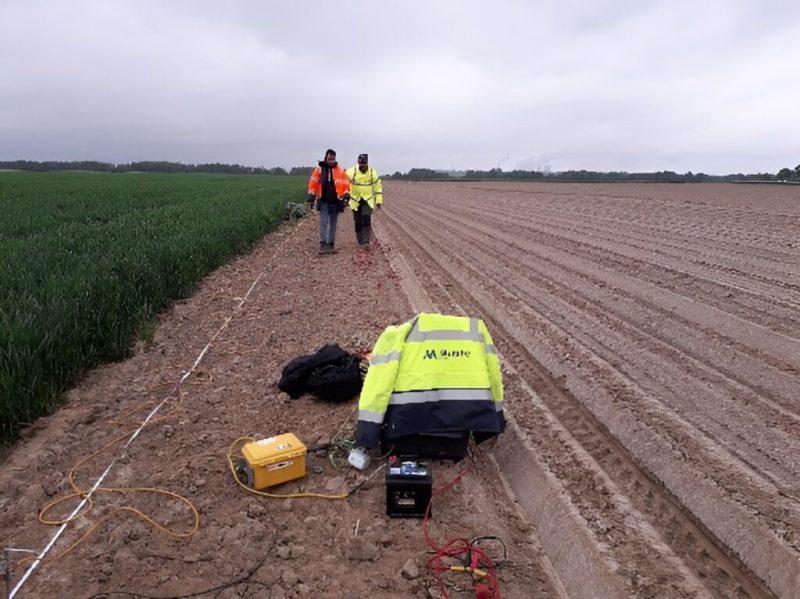 Seismic refraction and ERT acquisitions at different stages of the survey - Image 2
